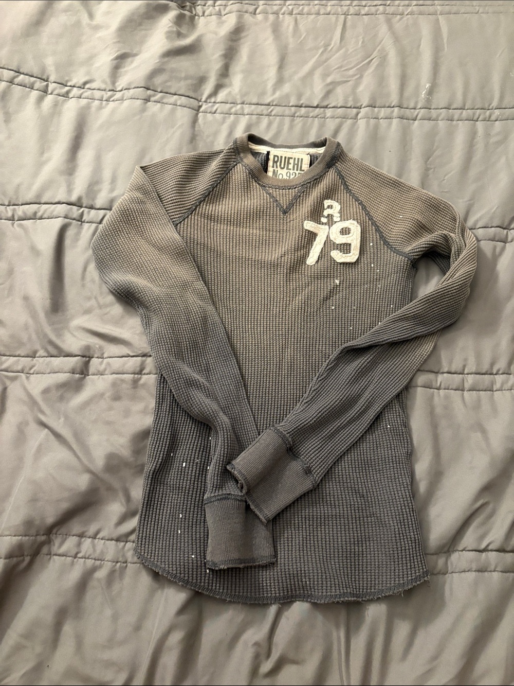 Ruehl No.925 Men's Gray Waffle Crewneck Sweater with '79' Patch